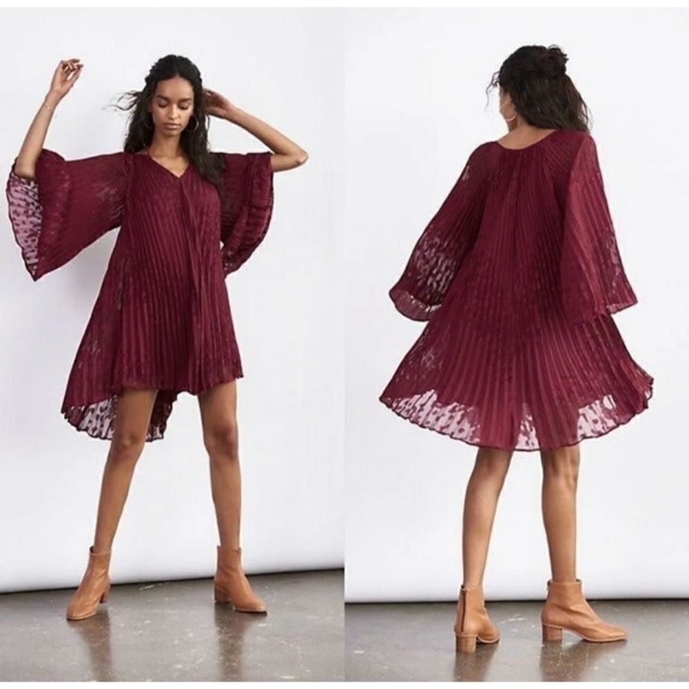 ANTHROPOLOGIE Burgundy Maroon Toulon Pleated Mini Dress Small Like New